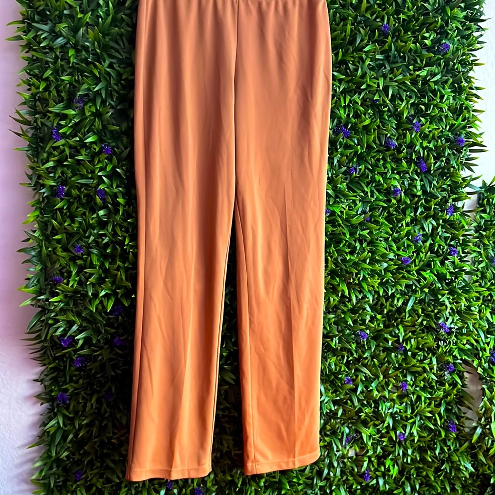 Elastic waist straight leg pants in Gold/Khaki